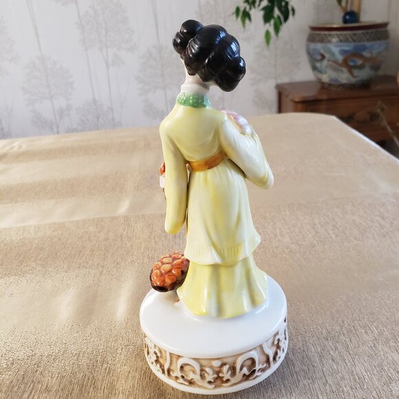 Vintage Japanese Geisha Porcelain Music Box 1960s Maruho Japan - Picture 8 of 14